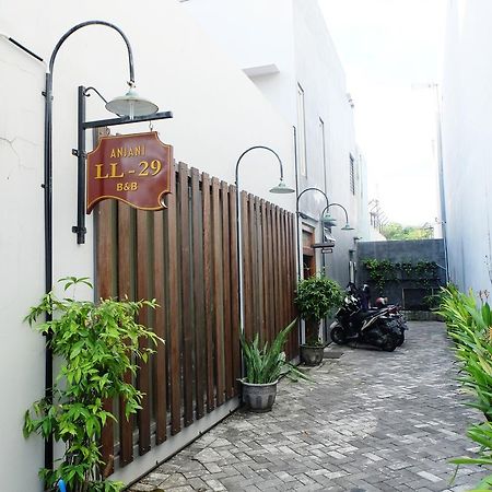 Anjani Bed And Breakfast Surabaya Bagian luar foto