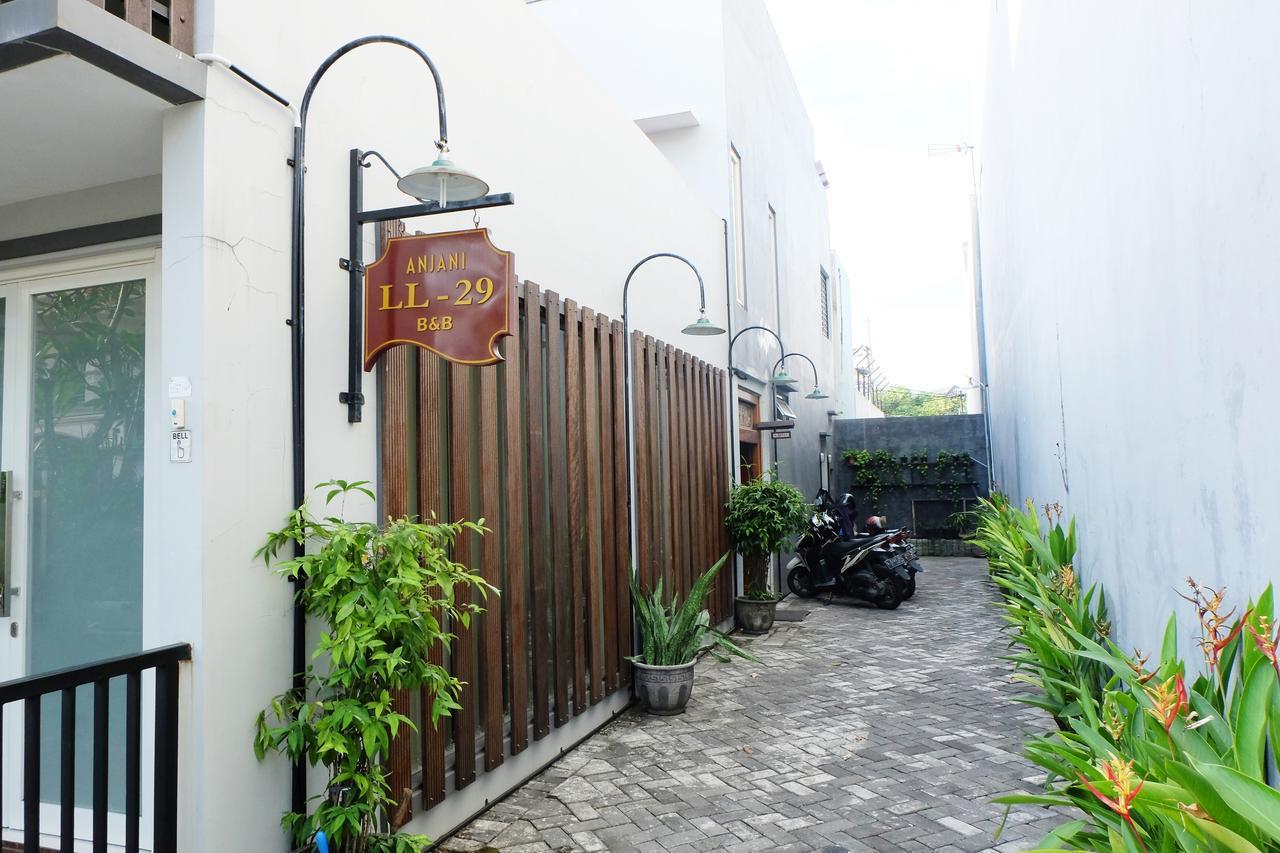 Anjani Bed And Breakfast Surabaya Bagian luar foto