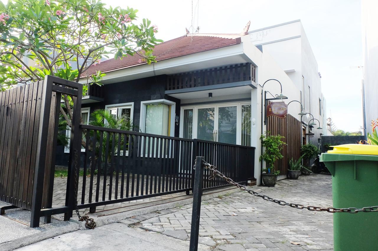 Anjani Bed And Breakfast Surabaya Bagian luar foto