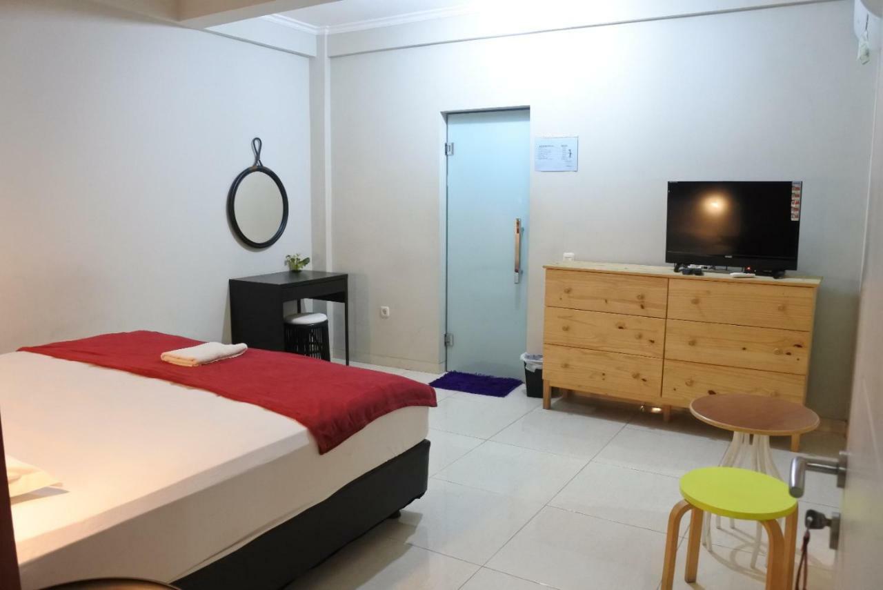 Anjani Bed And Breakfast Surabaya Bagian luar foto