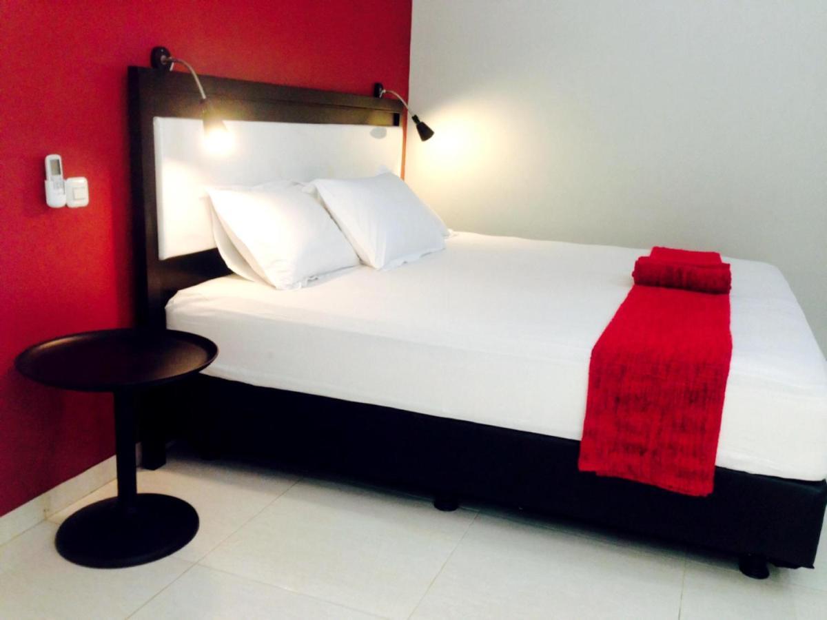 Anjani Bed And Breakfast Surabaya Bagian luar foto