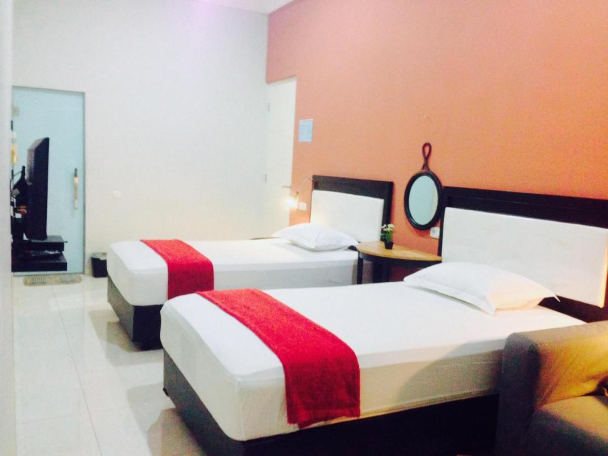 Anjani Bed And Breakfast Surabaya Bagian luar foto